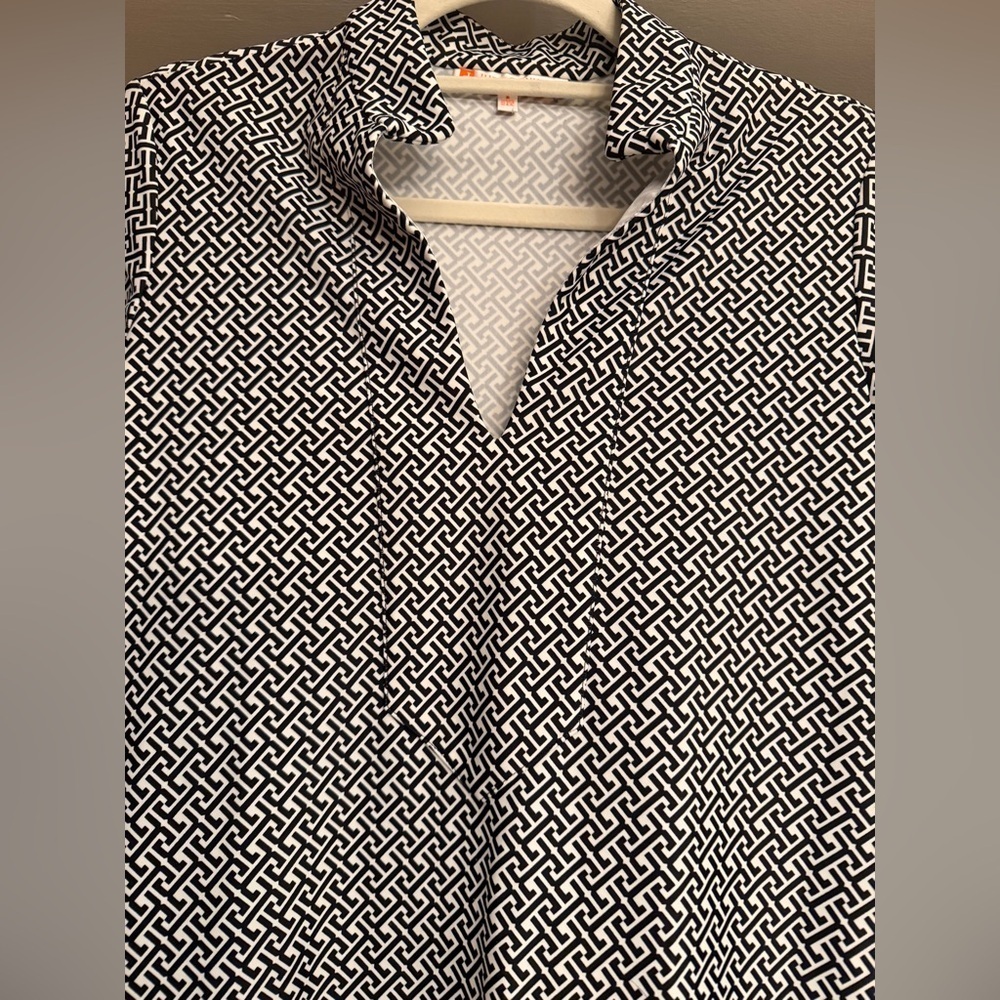 Jude Connally Black and White Split V Neck Patterned Top Size Small - Picture 4 of 5